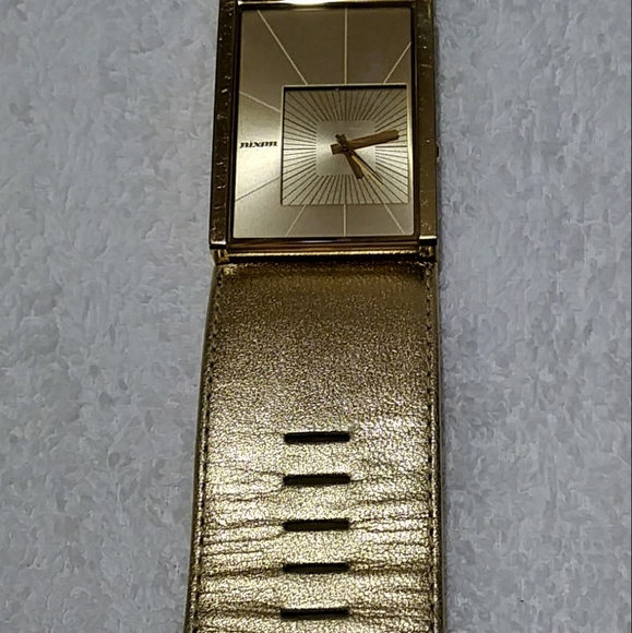 Watch - Picture 3 of 5